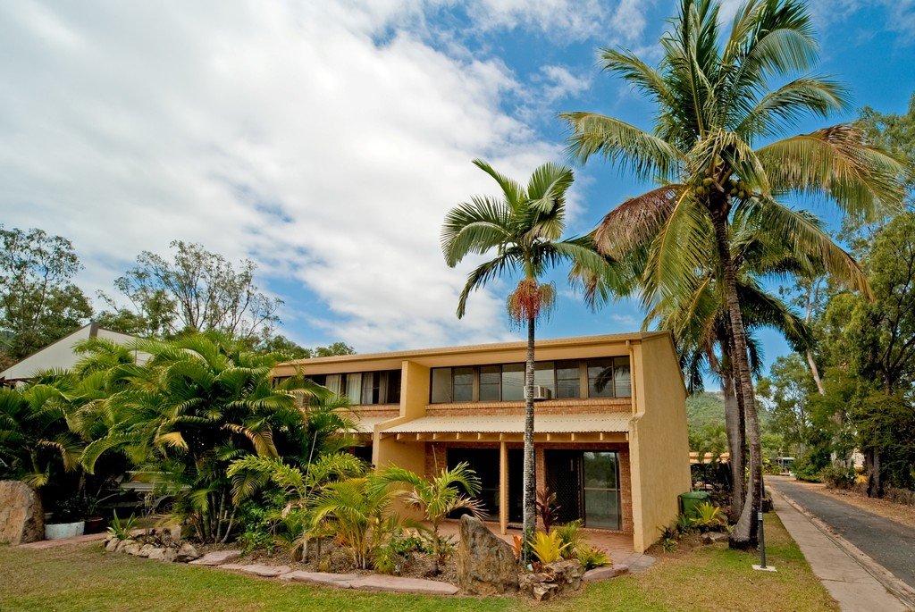 1/4 Salmon Street CANNONVALE 1
