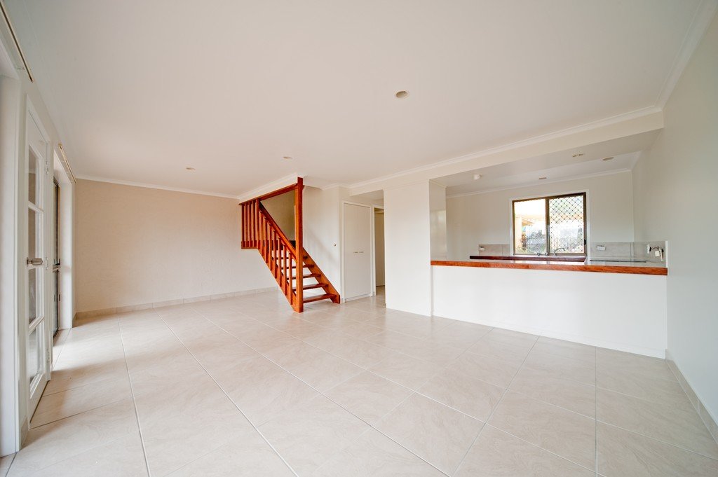 1/4 Salmon Street CANNONVALE 3