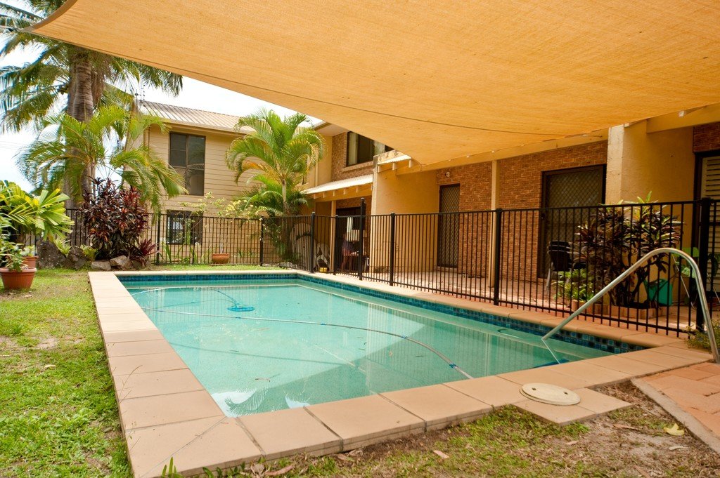 1/4 Salmon Street CANNONVALE 4