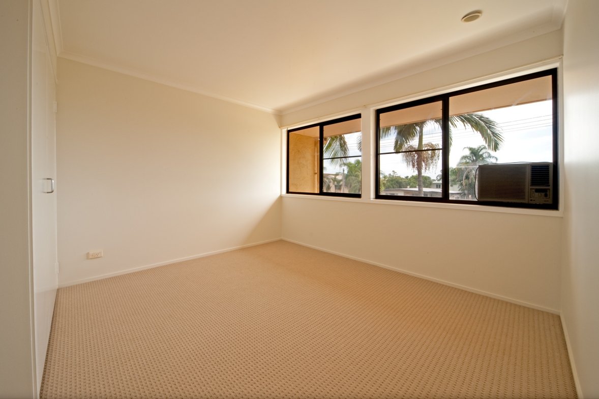 1/4 Salmon Street CANNONVALE 9