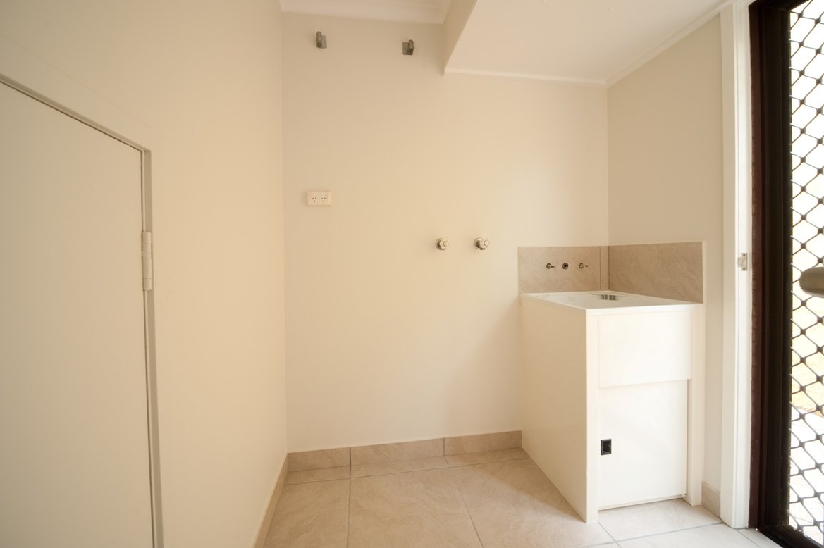 1/4 Salmon Street CANNONVALE 12