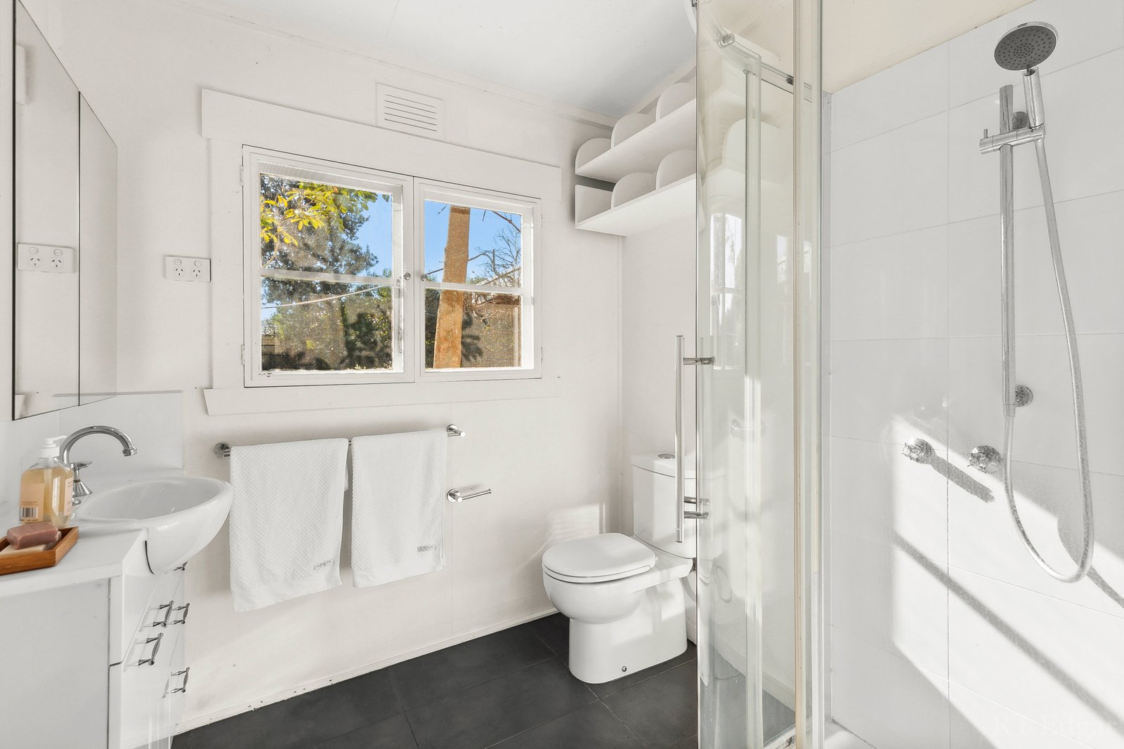 Real Estate and Property in 1/4 Saratoga Avenue, Barwon Heads, VIC