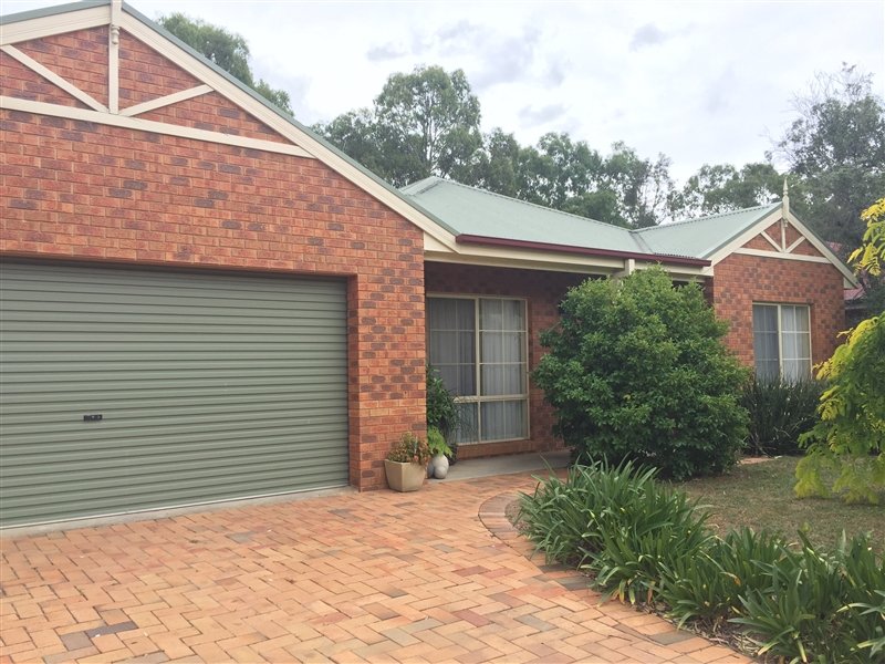 14 Saxby Drive STRATHFIELDSAYE 1