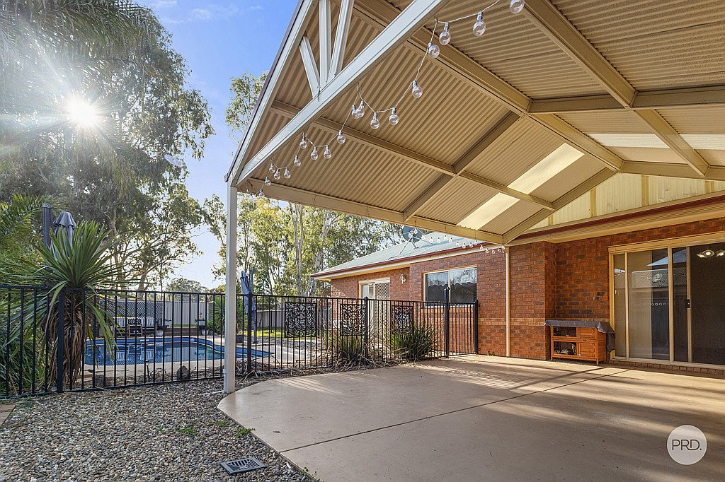 14 Saxby Drive STRATHFIELDSAYE 11