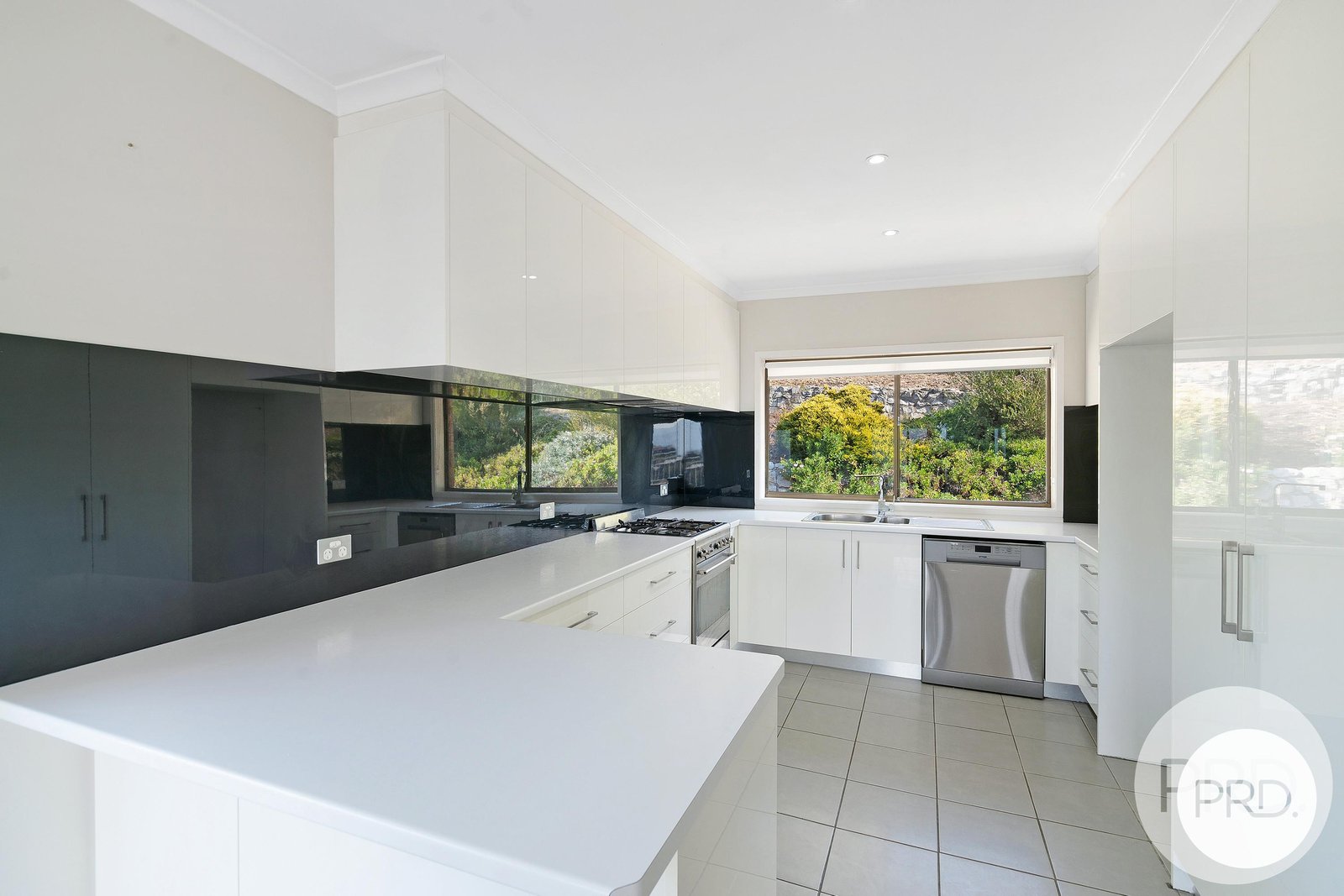 14 Selby Place BERRIEDALE 3