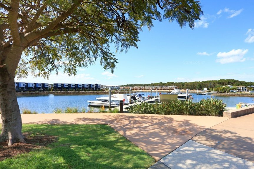 14 Sorrento Street HOPE ISLAND 19