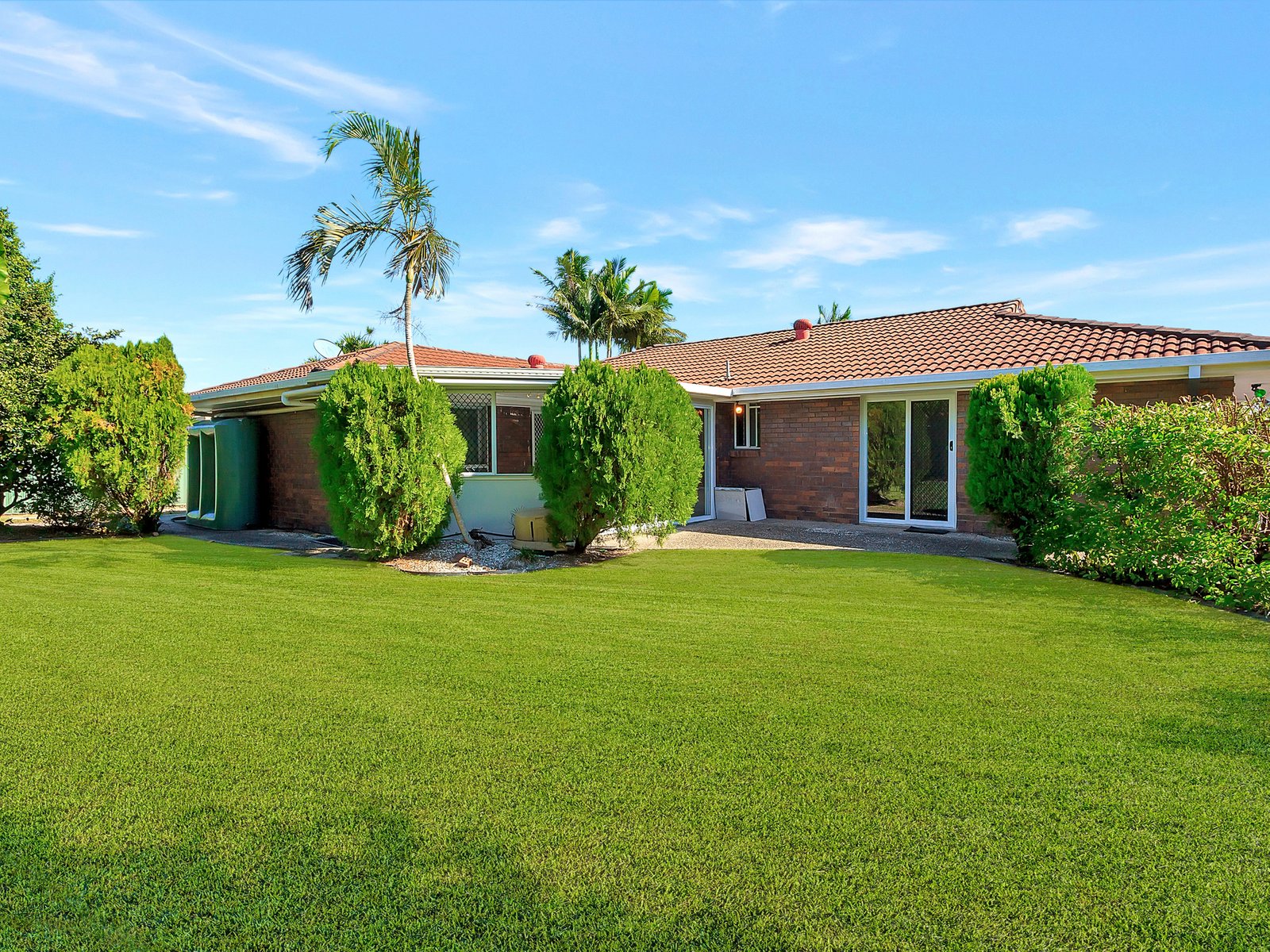 14 Spinebill Street BURLEIGH WATERS 4