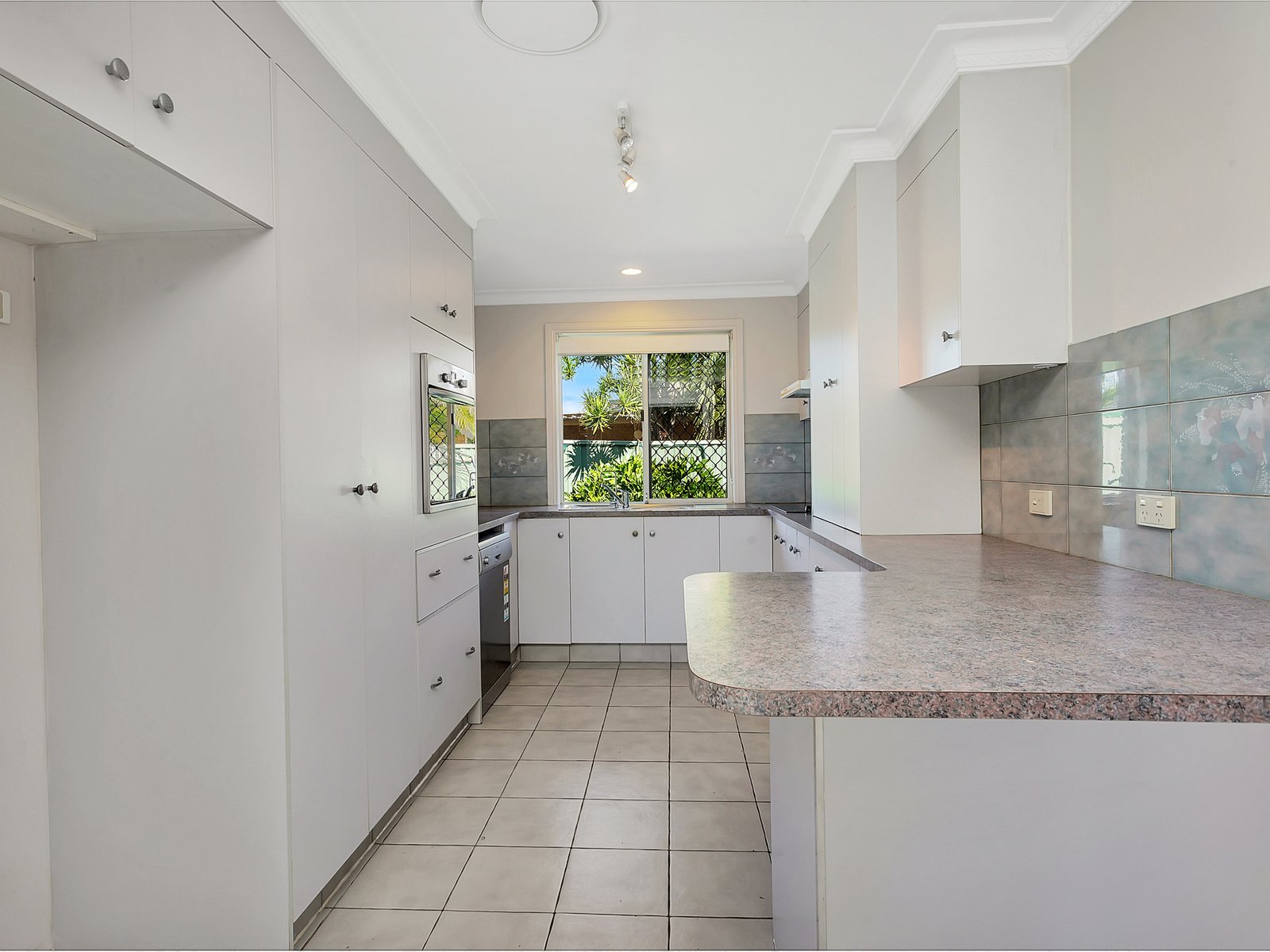 14 Spinebill Street BURLEIGH WATERS 5