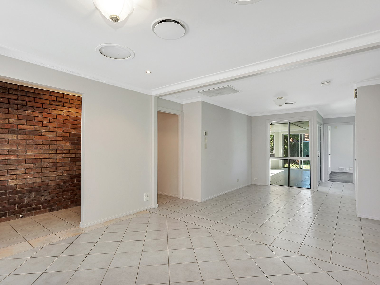 14 Spinebill Street BURLEIGH WATERS 6