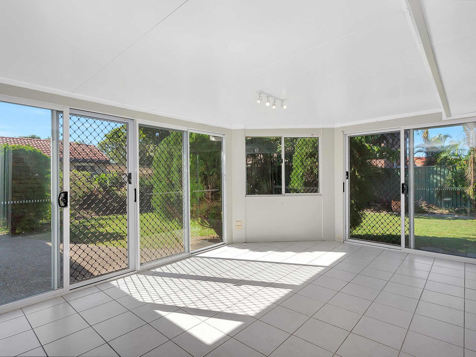 14 Spinebill Street BURLEIGH WATERS 7