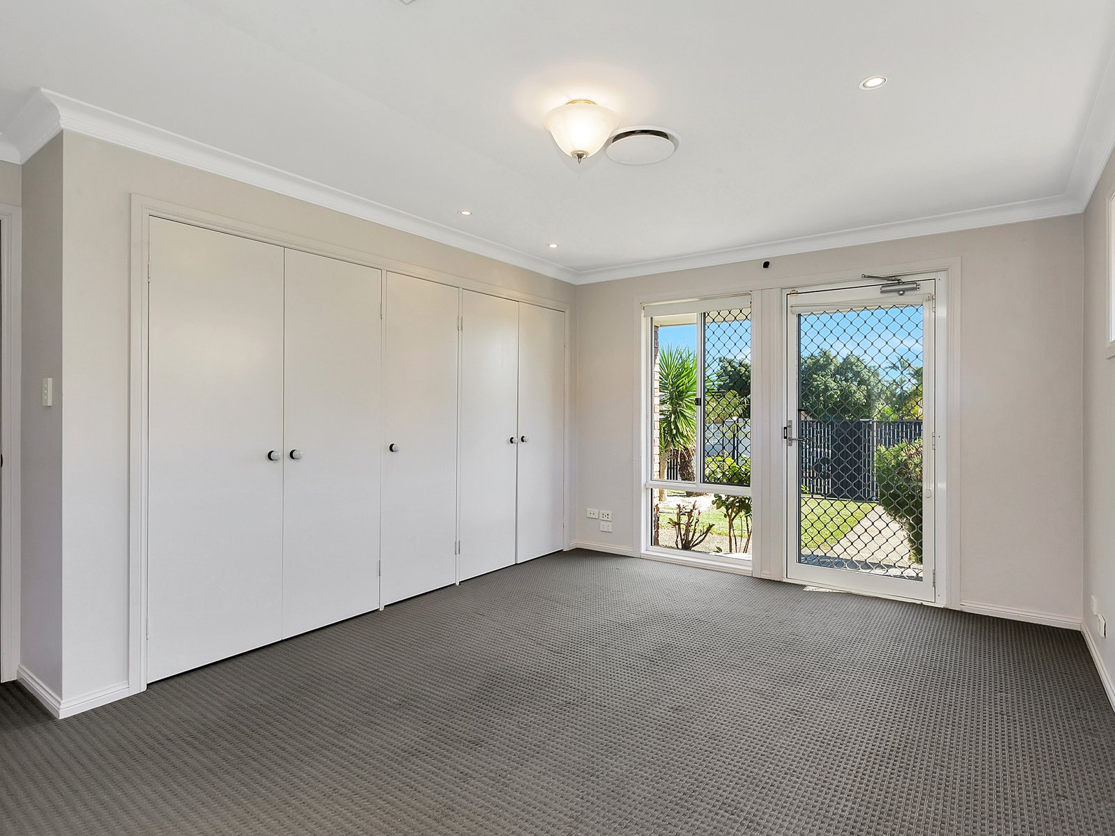 14 Spinebill Street BURLEIGH WATERS 8