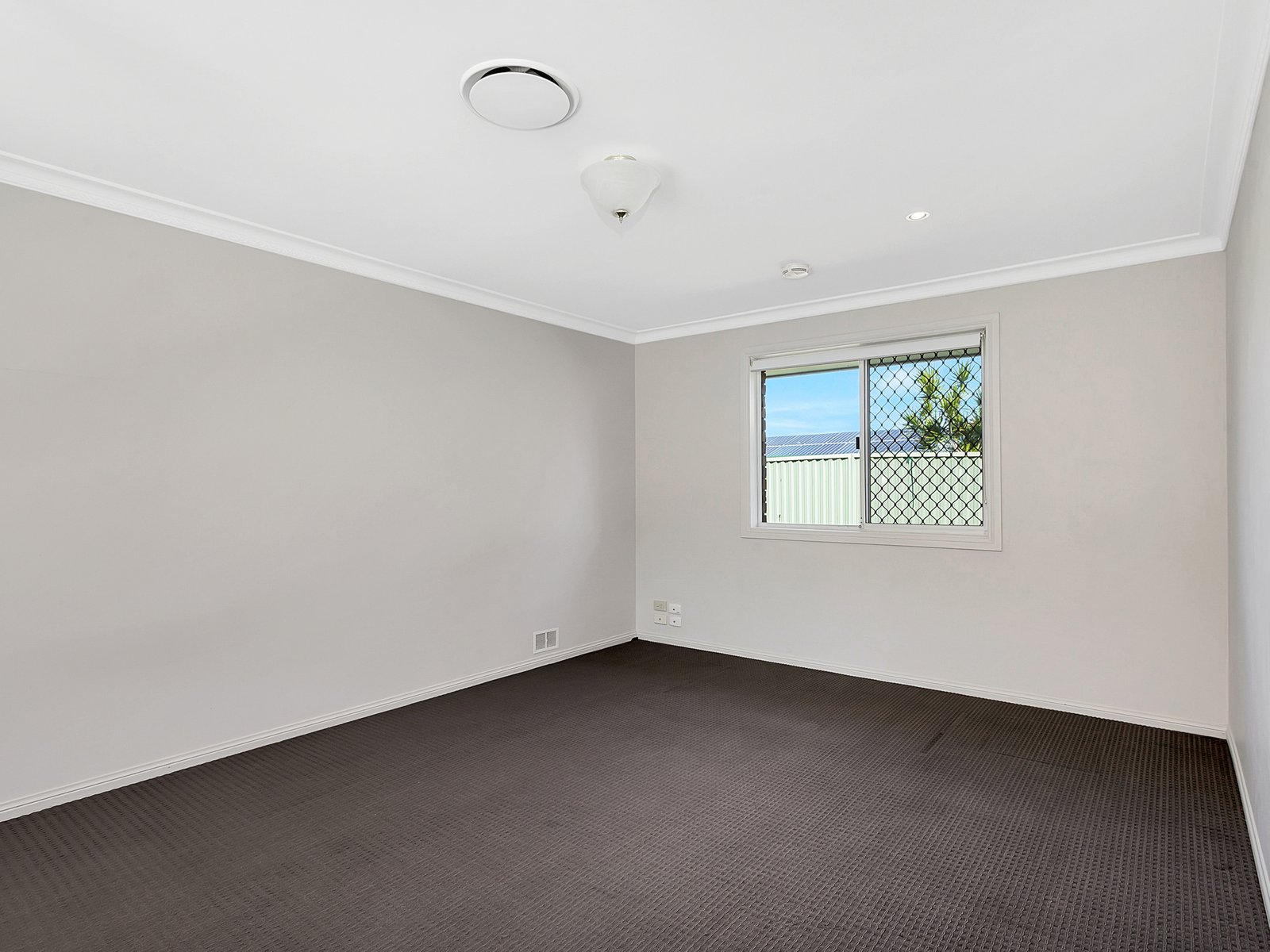 14 Spinebill Street BURLEIGH WATERS 9