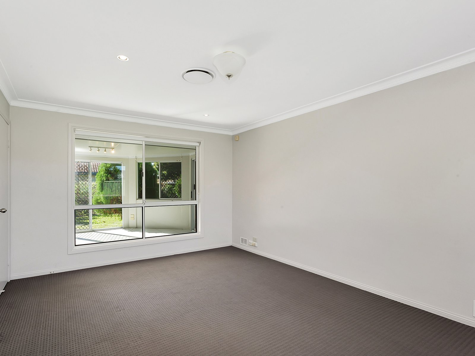 14 Spinebill Street BURLEIGH WATERS 10