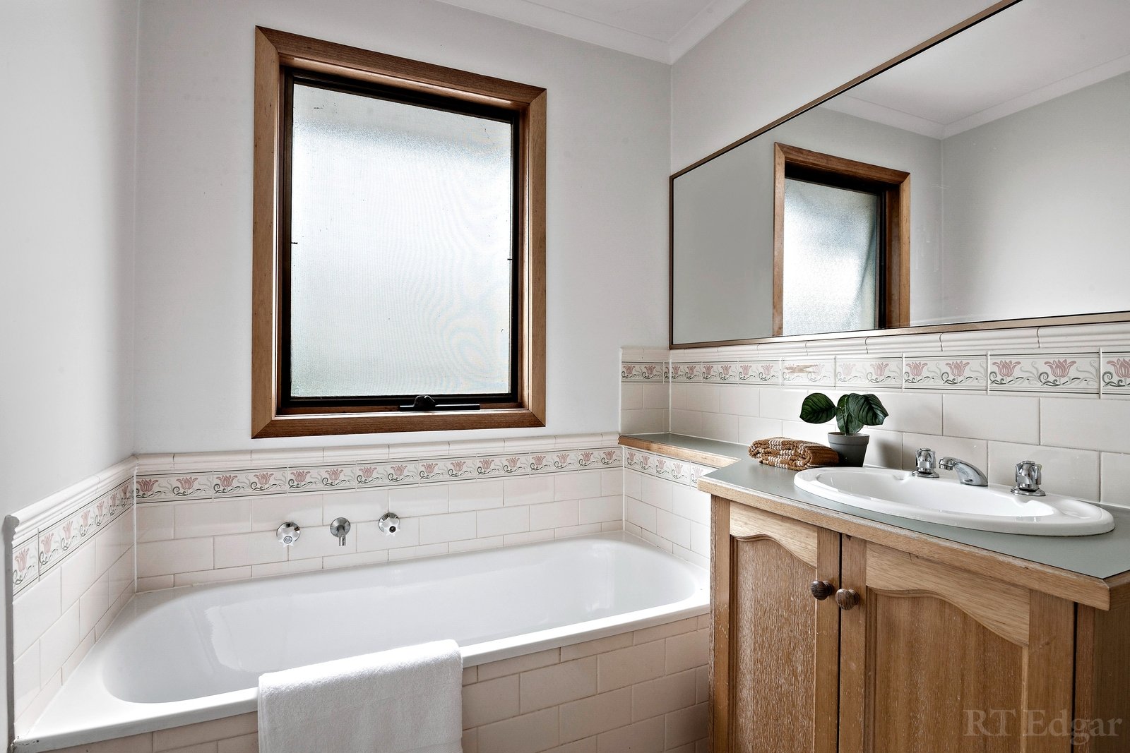 Real Estate and Property in 1/4 Straughan Street, Glen Iris, VIC