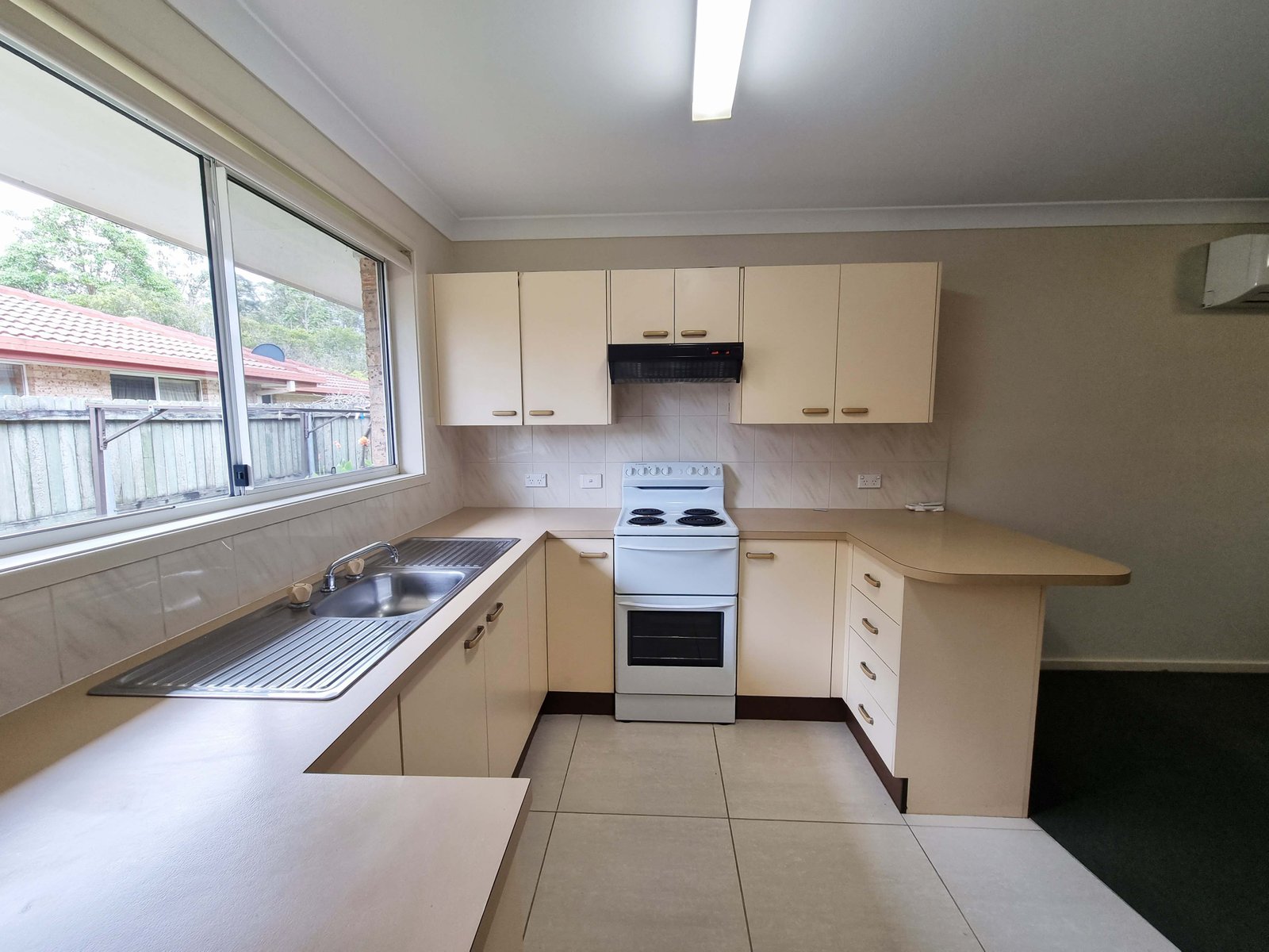 1/4 Sunbird Crescent BOAMBEE EAST 8