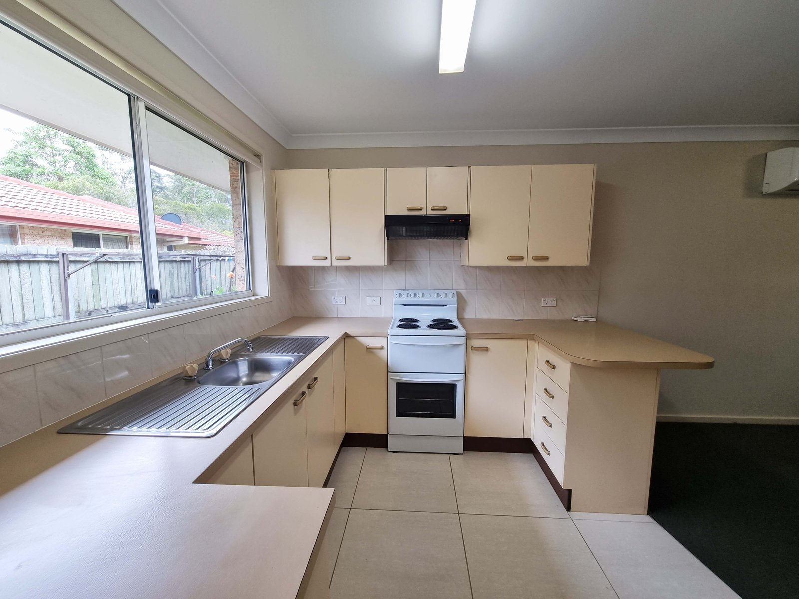 1/4 Sunbird Crescent BOAMBEE EAST 9
