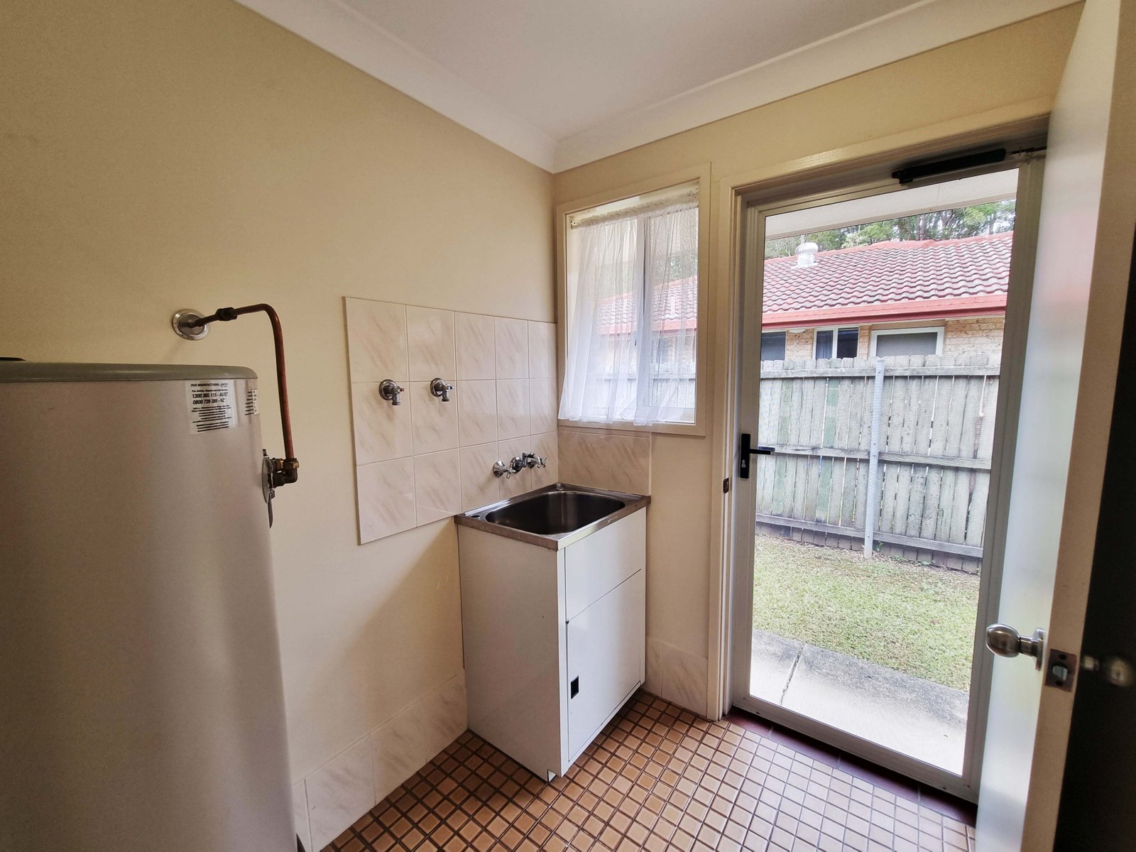 1/4 Sunbird Crescent BOAMBEE EAST 10
