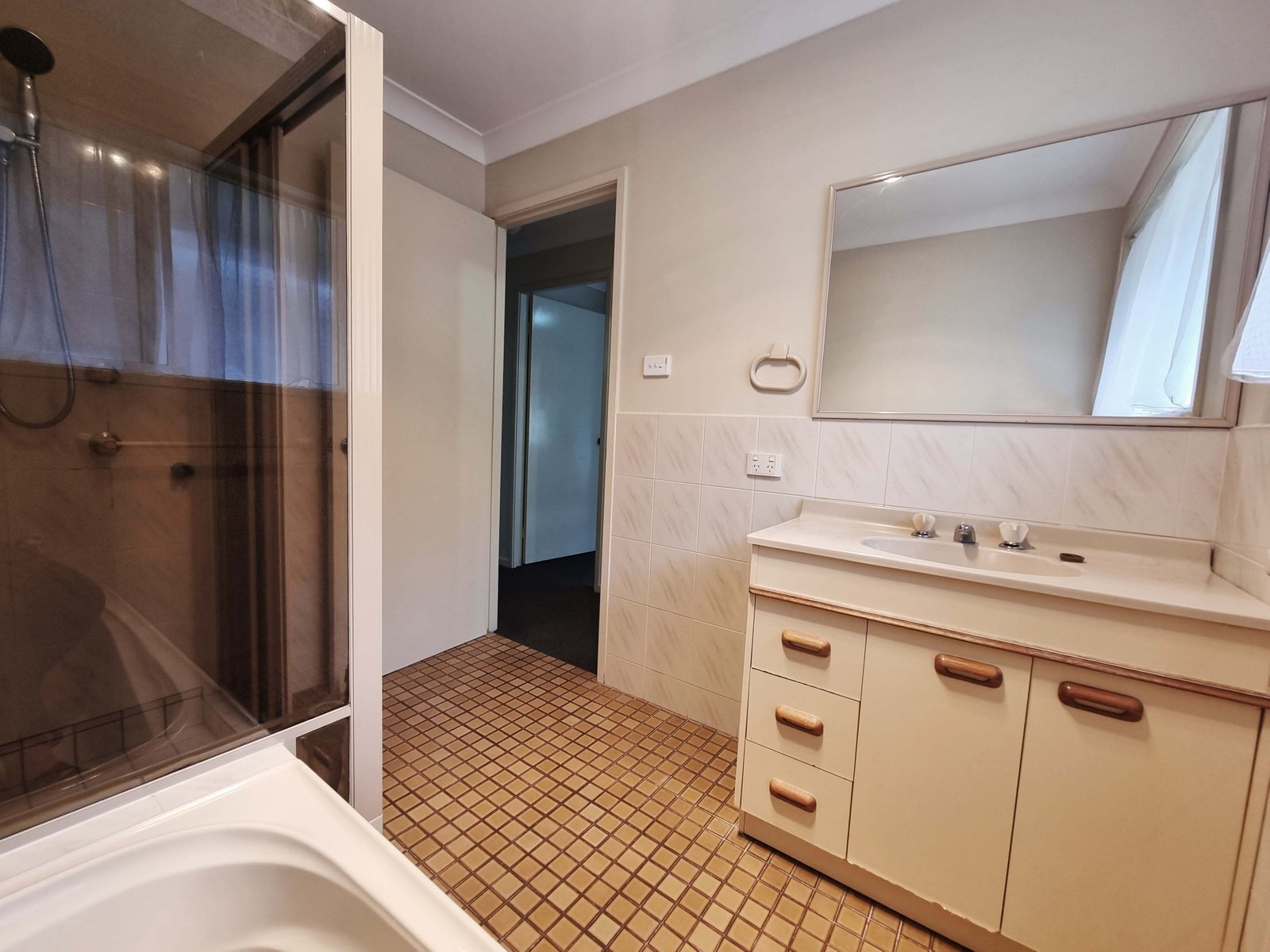1/4 Sunbird Crescent BOAMBEE EAST 13