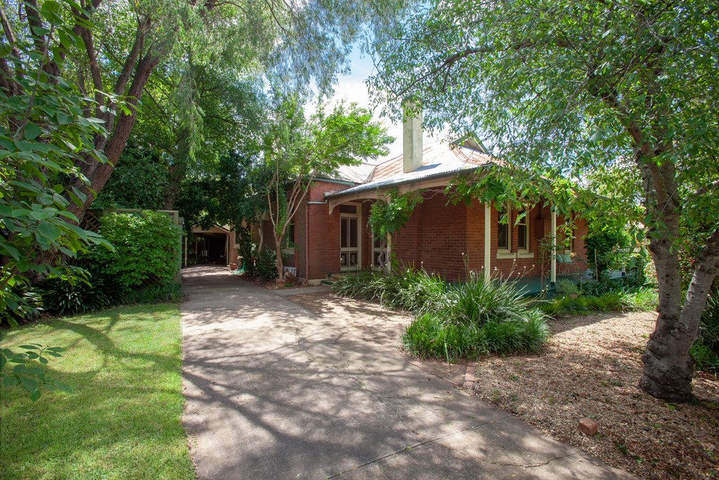 14 The Esplanade LORN 1