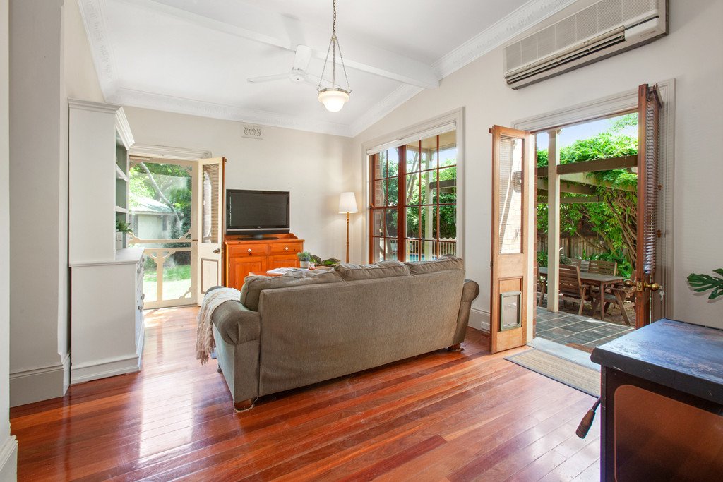 14 The Esplanade LORN 12