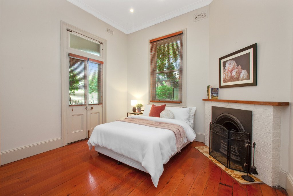 14 The Esplanade LORN 15