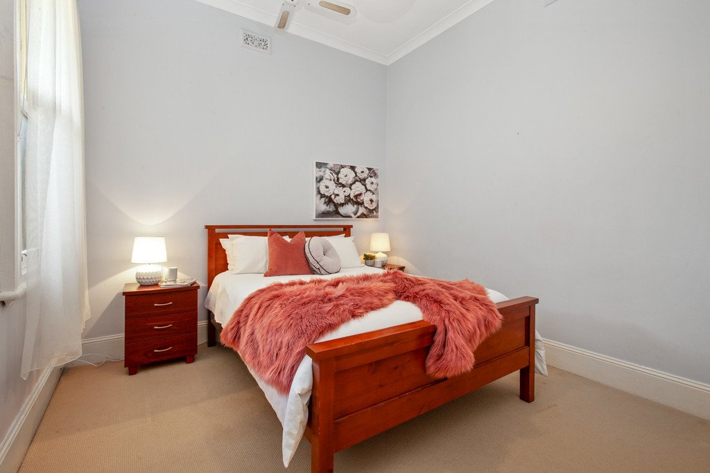 14 The Esplanade LORN 16