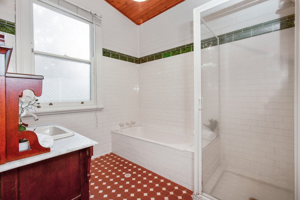 14 The Esplanade LORN 17