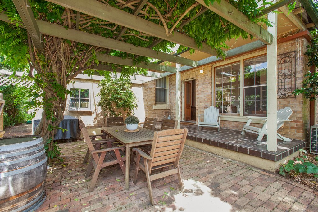 14 The Esplanade LORN 18