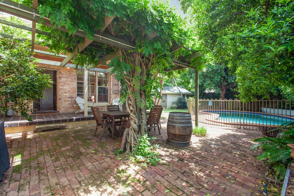 14 The Esplanade LORN 19