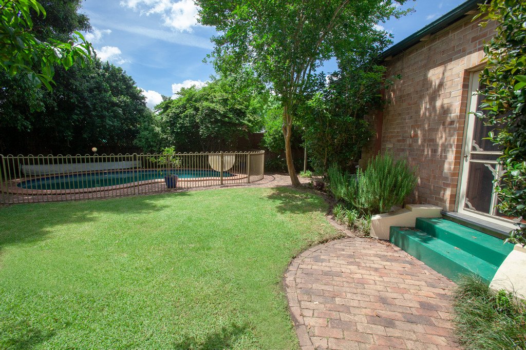 14 The Esplanade LORN 20