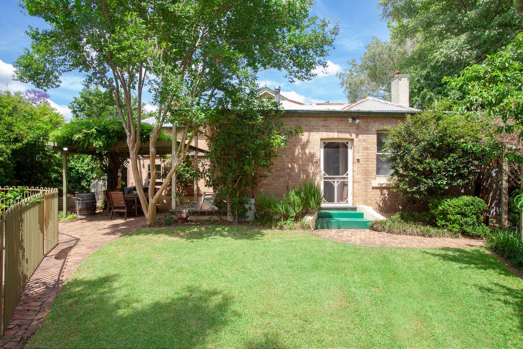 14 The Esplanade LORN 21