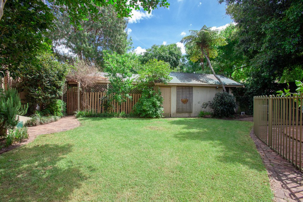 14 The Esplanade LORN 22