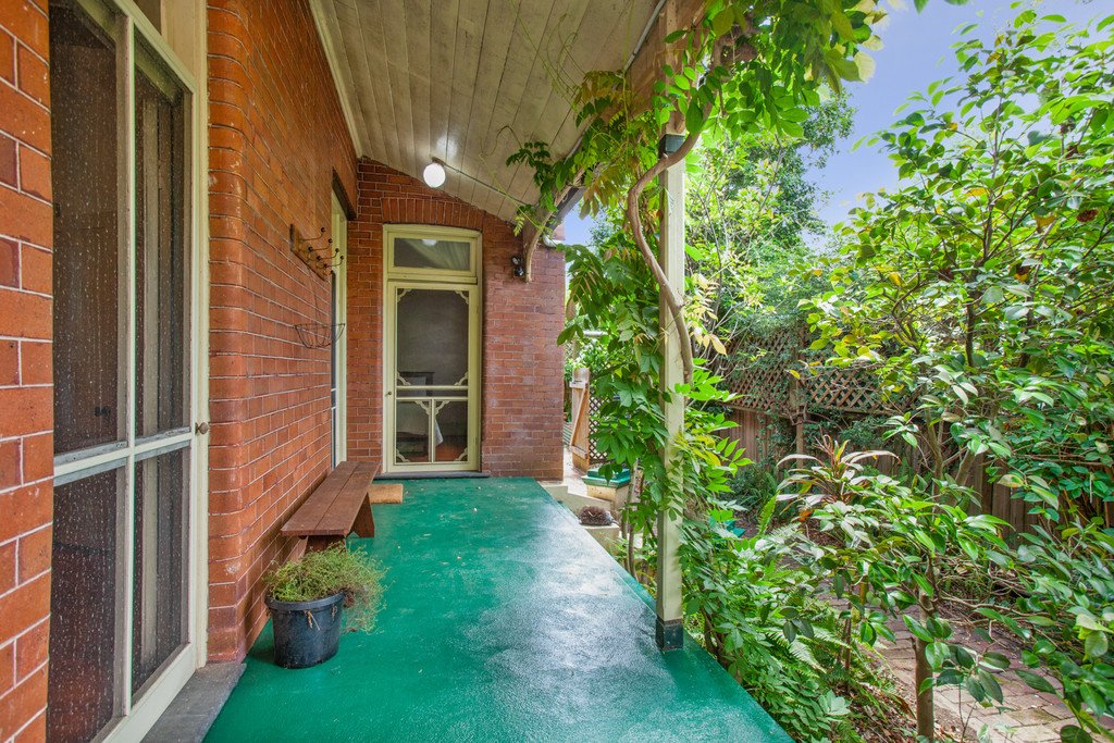 14 The Esplanade LORN 24