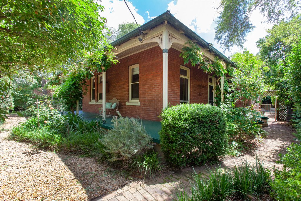 14 The Esplanade LORN 25