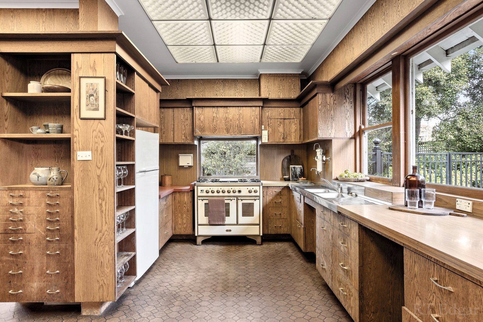 Real Estate and Property in 14 The Ridge, Canterbury, VIC