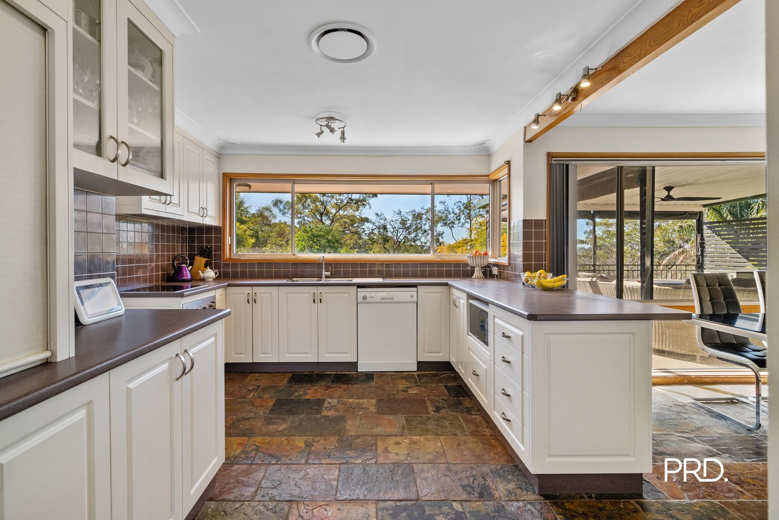 14 Torwood Street WARRIMOO 2