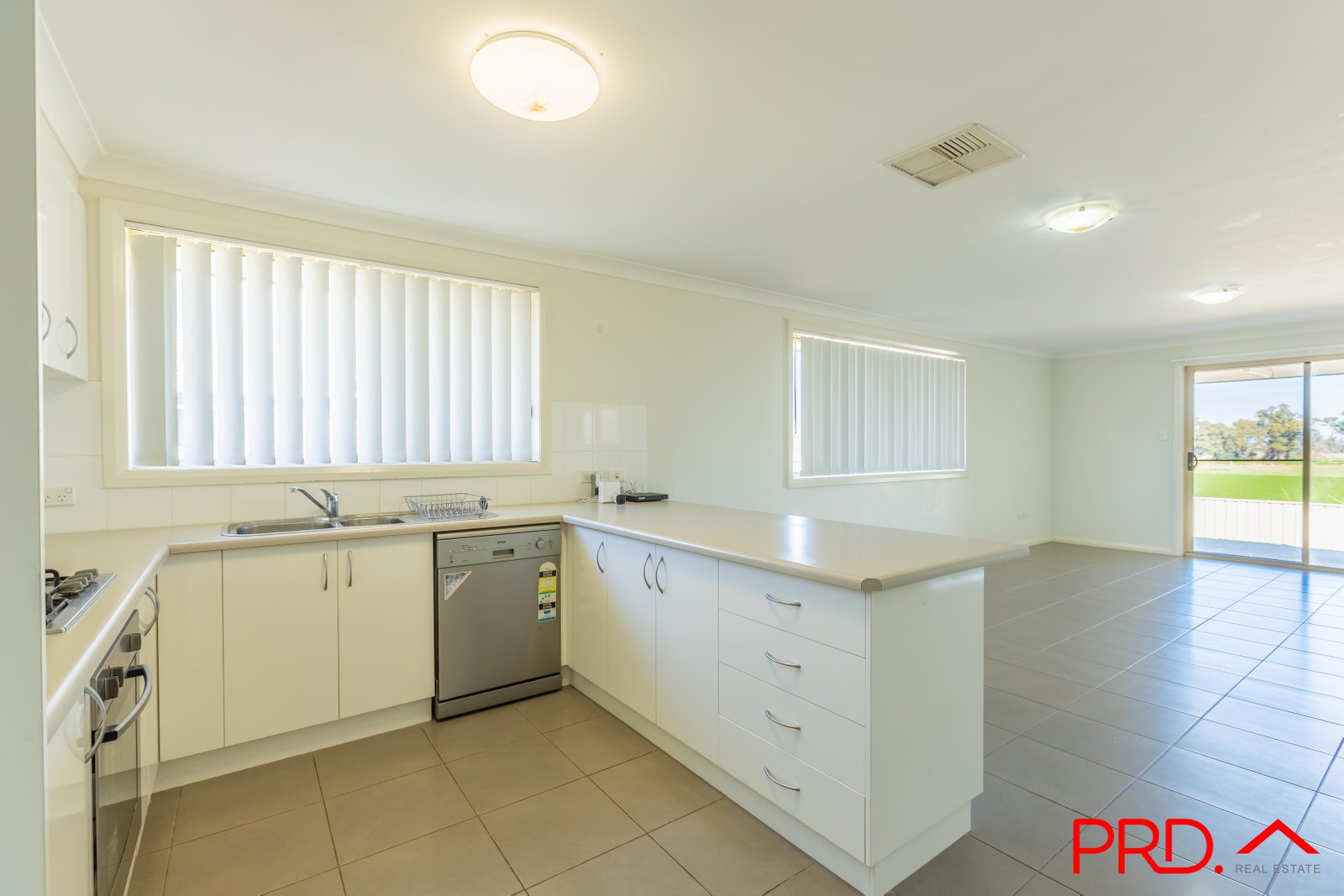 14 Tulipwood Crescent TAMWORTH 4