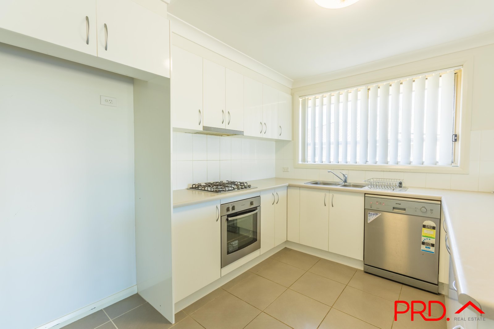 14 Tulipwood Crescent TAMWORTH 5