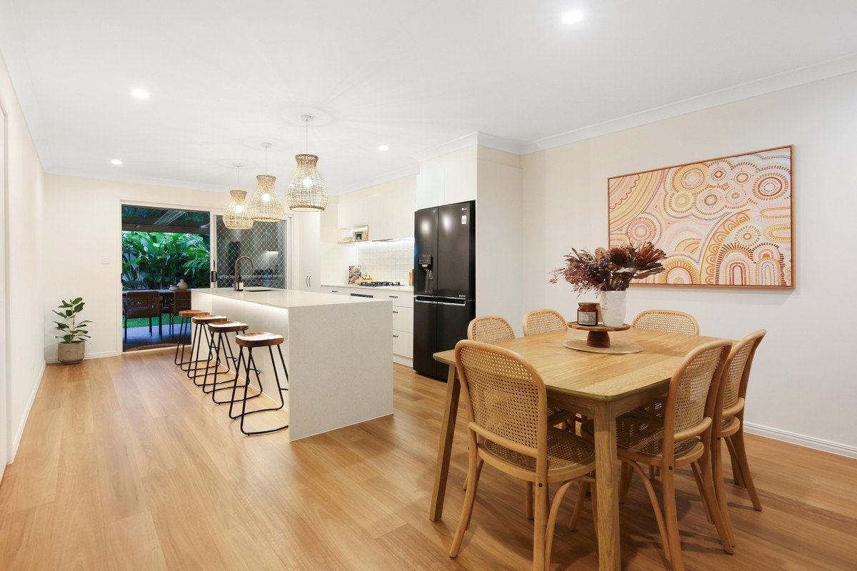 1/4 Valmai Court Burleigh Waters 2