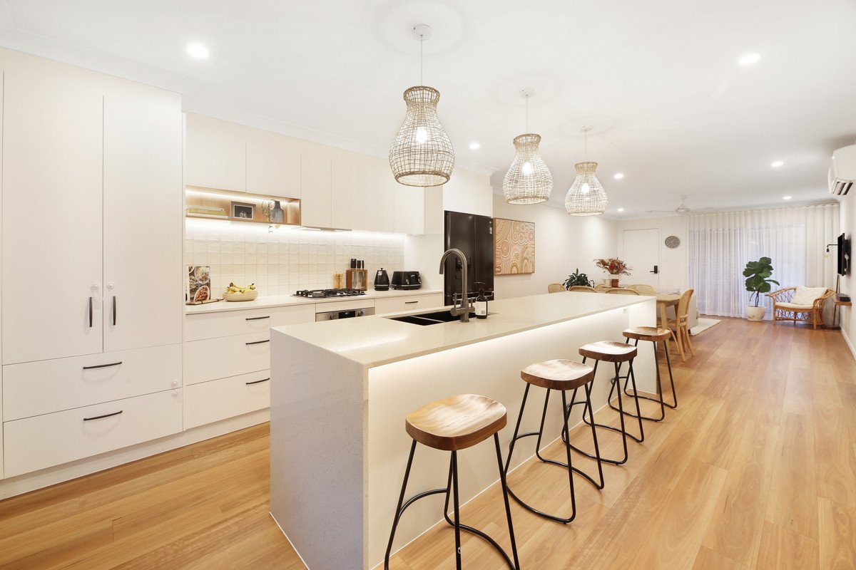 1/4 Valmai Court Burleigh Waters 3