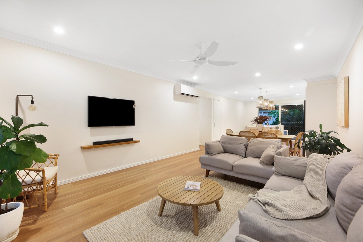 1/4 Valmai Court Burleigh Waters 7