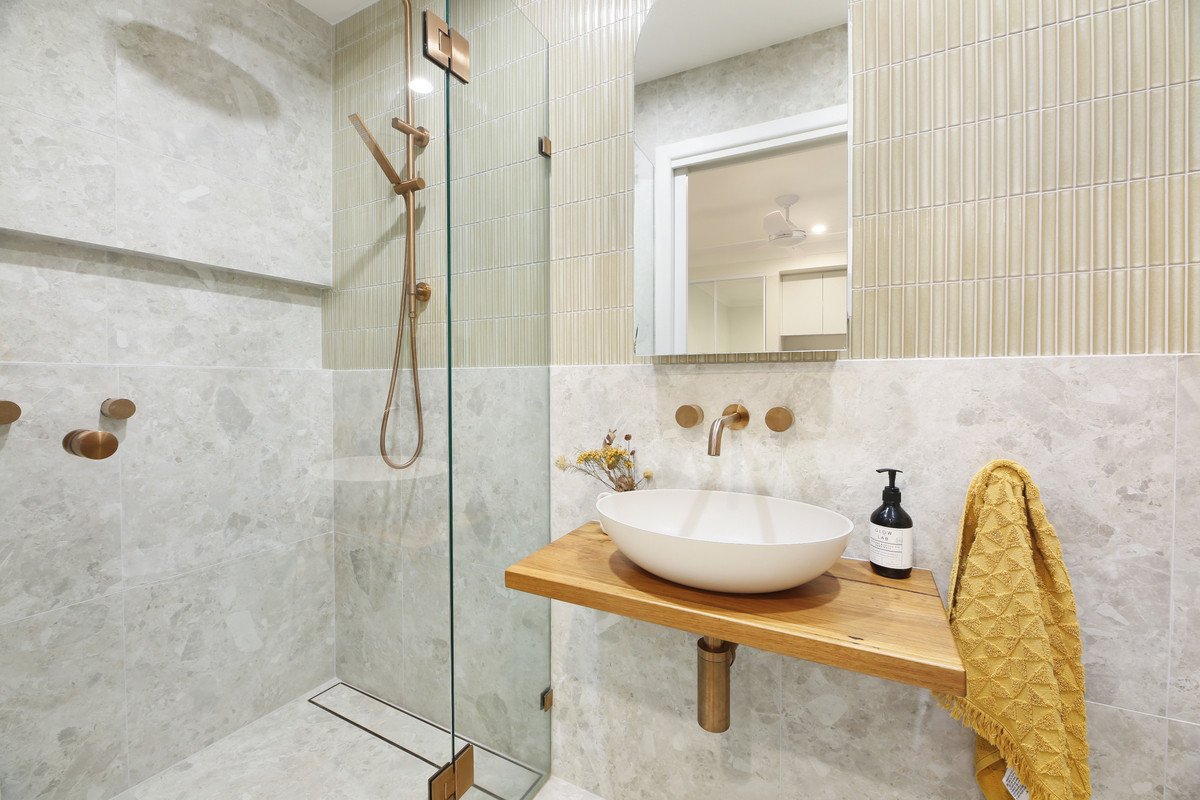 1/4 Valmai Court Burleigh Waters 13