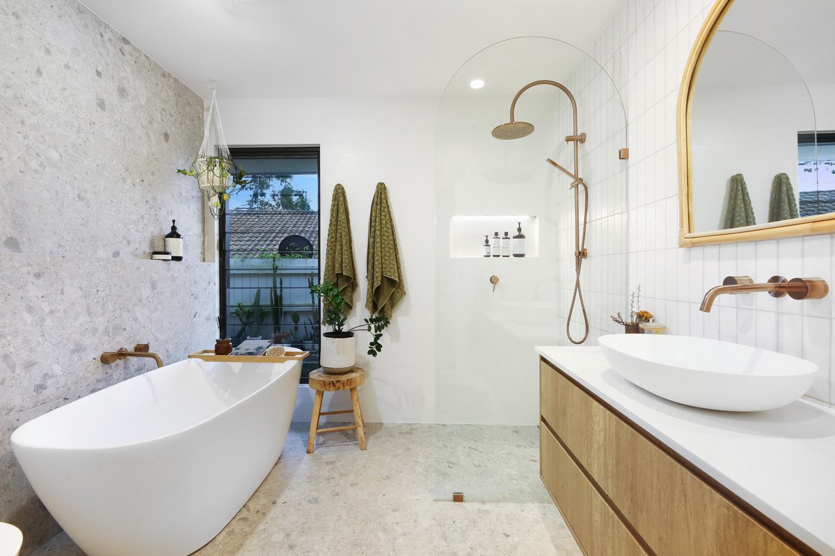 1/4 Valmai Court Burleigh Waters 15