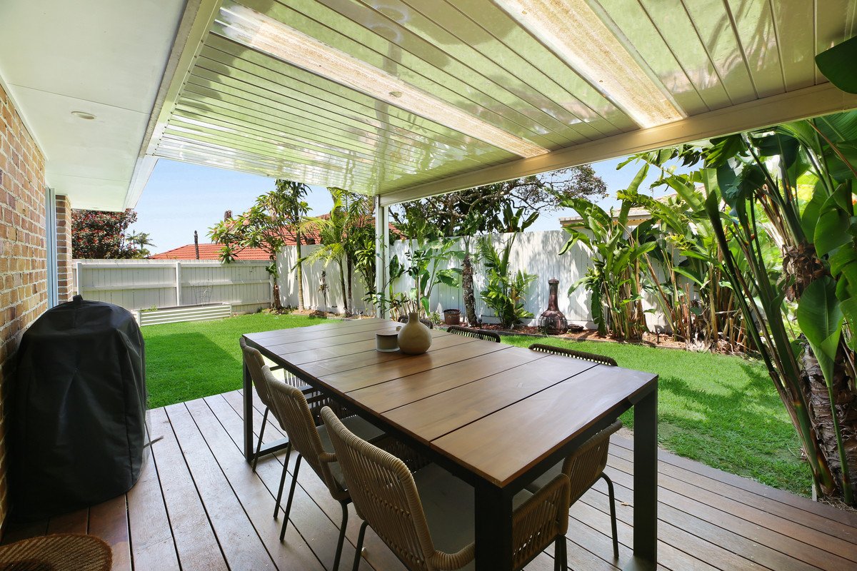 1/4 Valmai Court Burleigh Waters 19