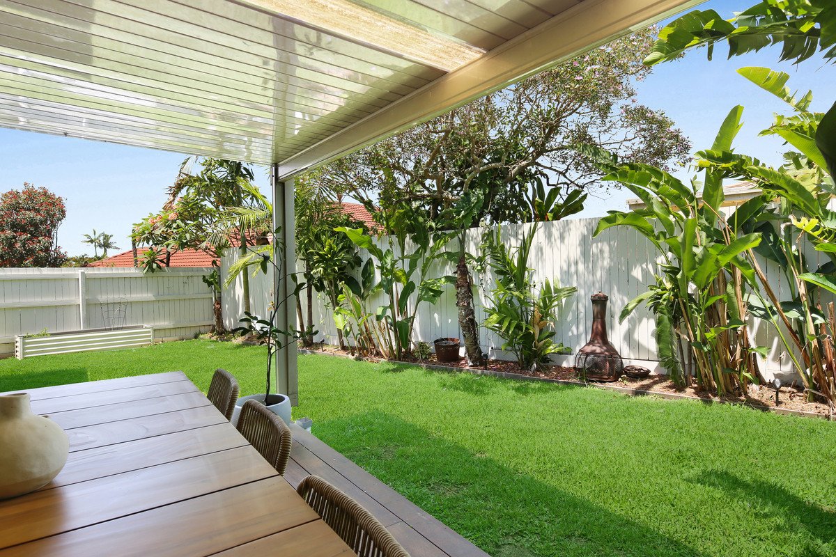1/4 Valmai Court Burleigh Waters 21