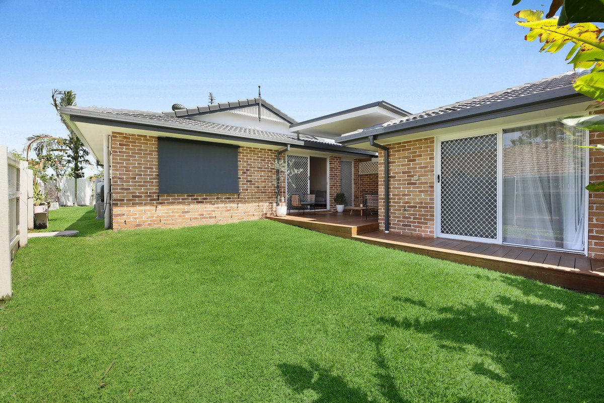 1/4 Valmai Court Burleigh Waters 22