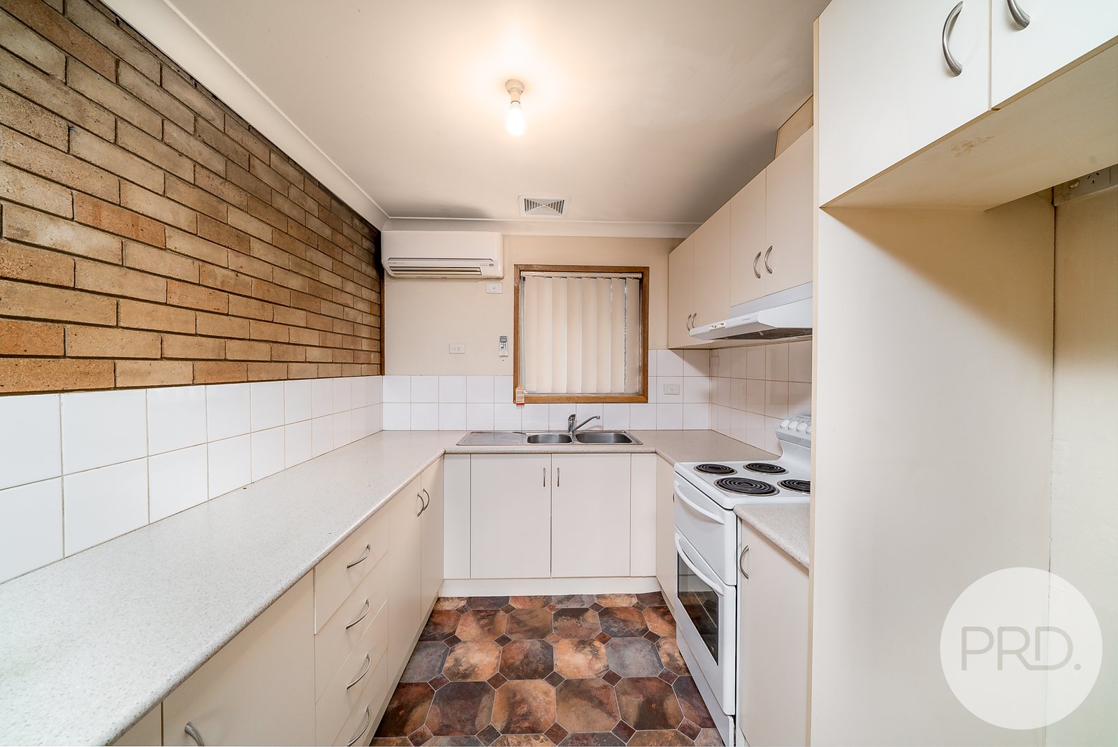 1/4 Veale Street ASHMONT 3