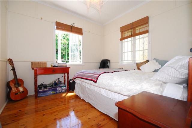 14 Vernon Street NUNDAH 4