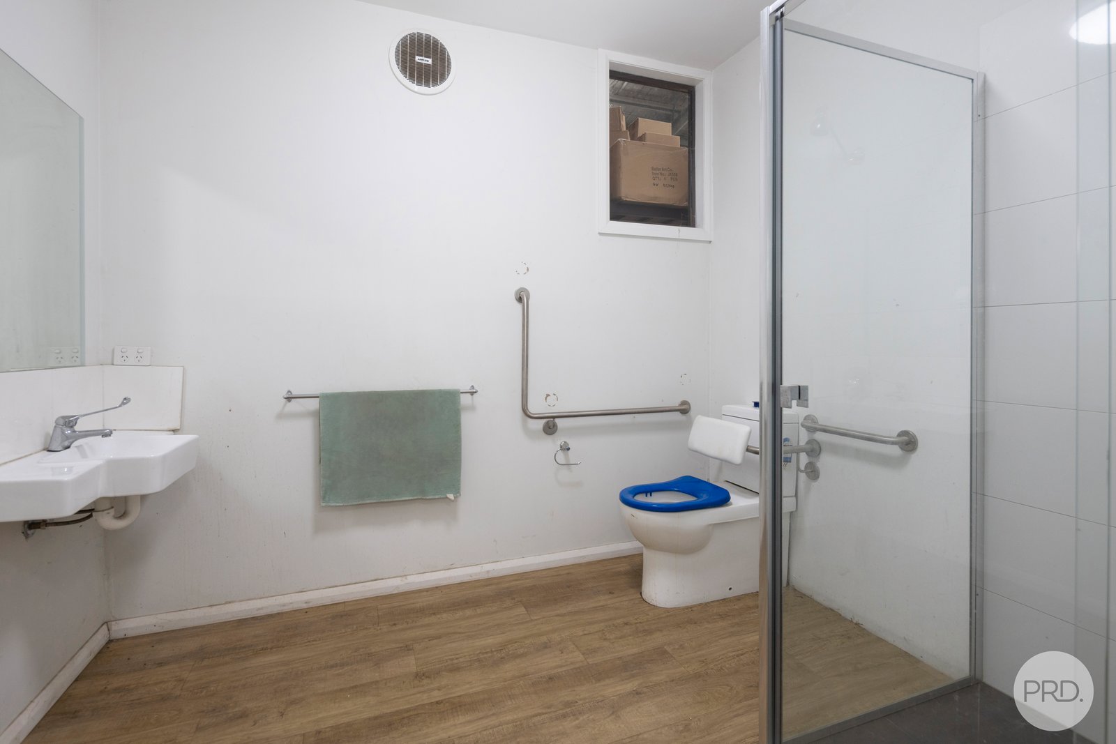 1/4 Villiers Drive WENDOUREE 8