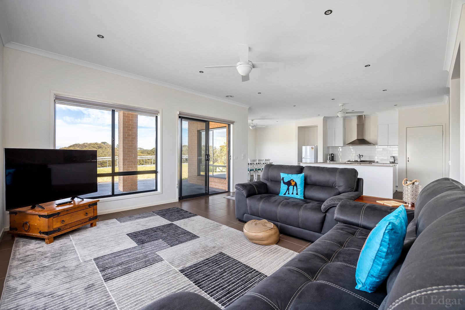 Real Estate and Property in 14 Vistaglen Court, Rye, VIC